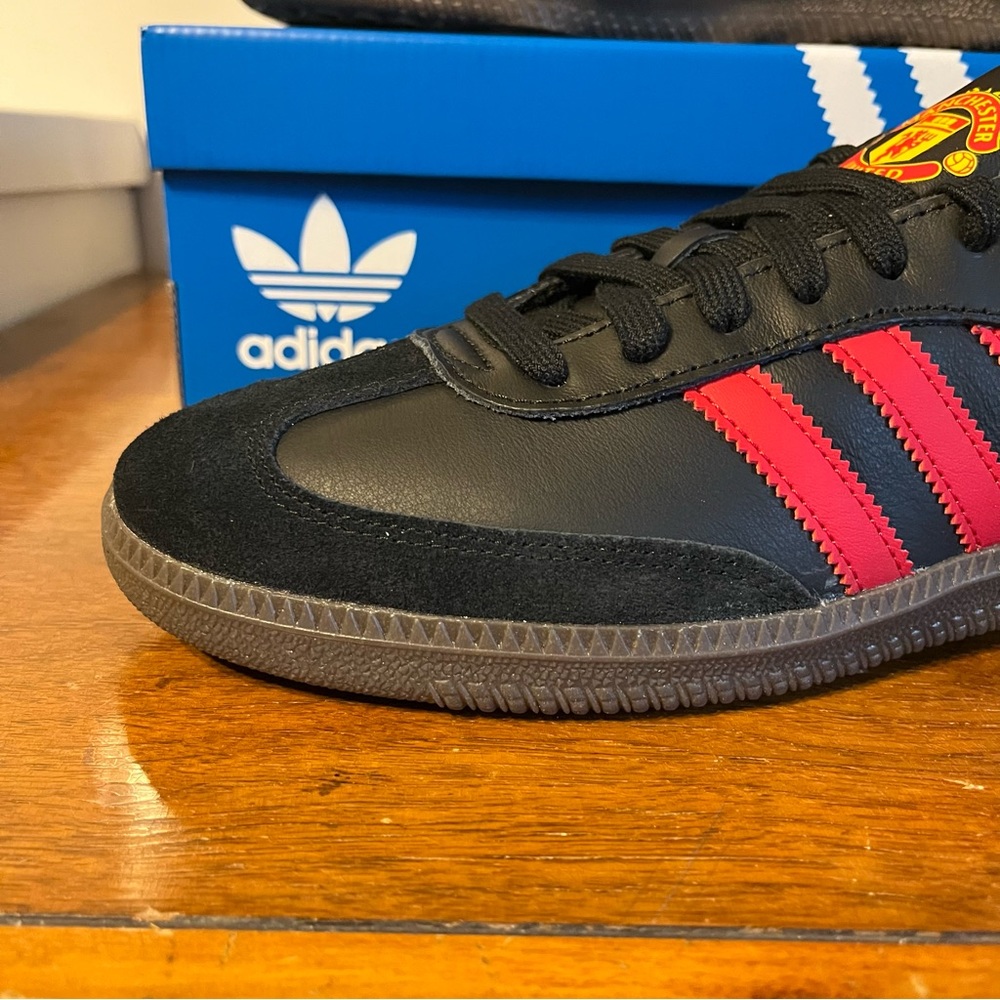 ADIDAS Samba Manchester United Shoes - Picture 3 of 12
